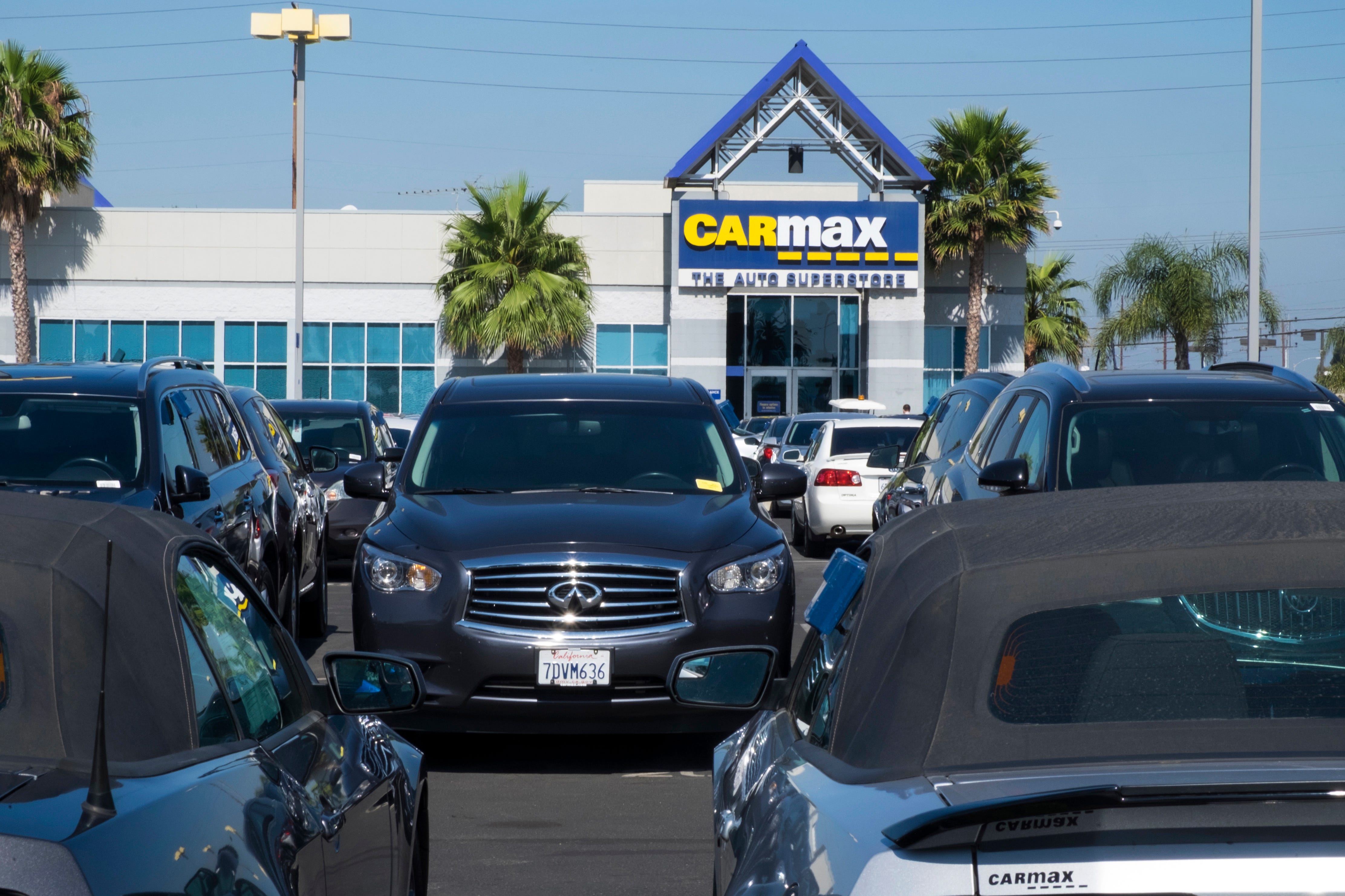 should i buy car from dealer or private